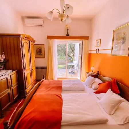 Sosi Bed & Breakfast *