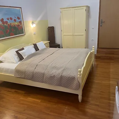 فندق مبيت وإفطار Sosi 3*